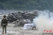 解梦软件西藏军区某部高原峡谷实弹射击 锤炼实战能力