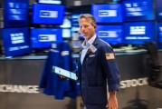 解梦软件尾盘：美股小幅上扬 标普指数上涨约0.3%