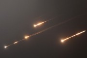 解梦软件伊朗以导弹齐射回应以色列的大规模袭击